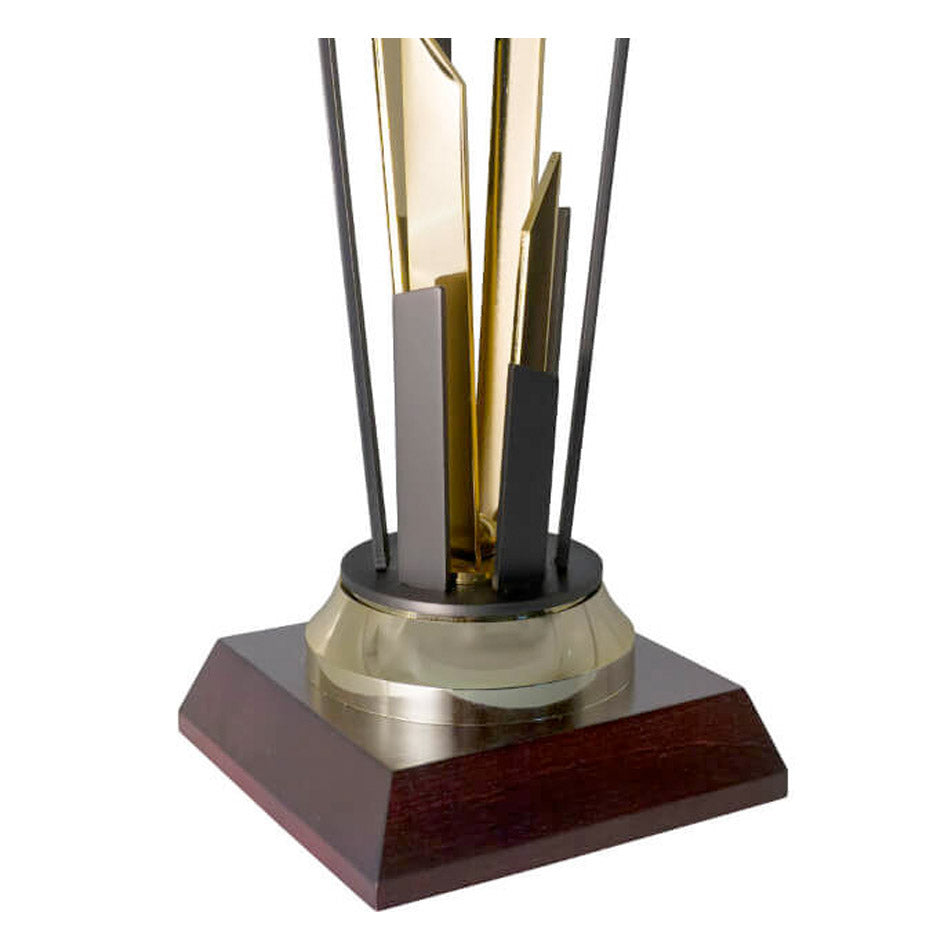 CP015 Coppa/Trofeo "Metropolitan" in black Titanium e oro