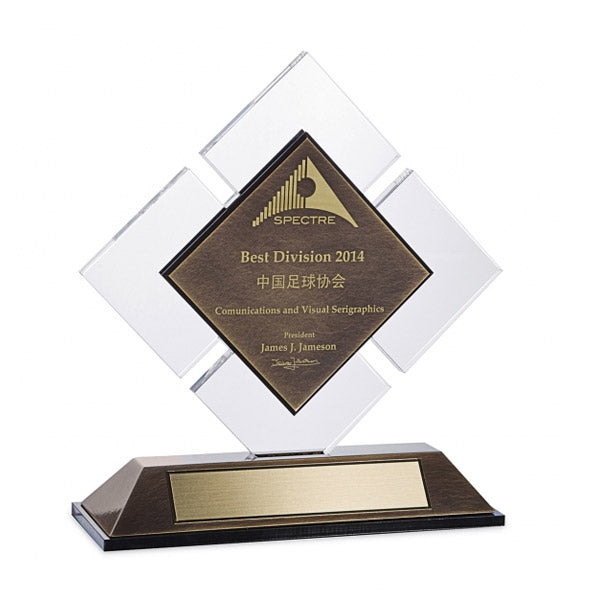 DC031 Trofeo con piastra, marcatura laser applicata su sagoma e base