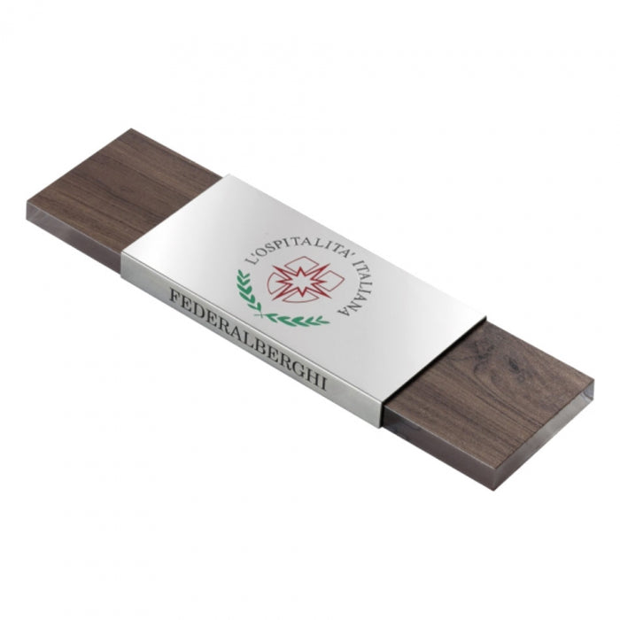 DC081 Targhetta in acciaio piegata con incisione chimica