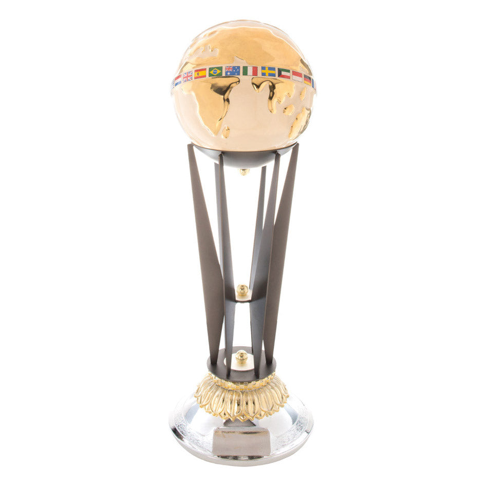 CP007 Coppa/Trofeo "King" con globo in ceramica e rifiniture in oro zecchino